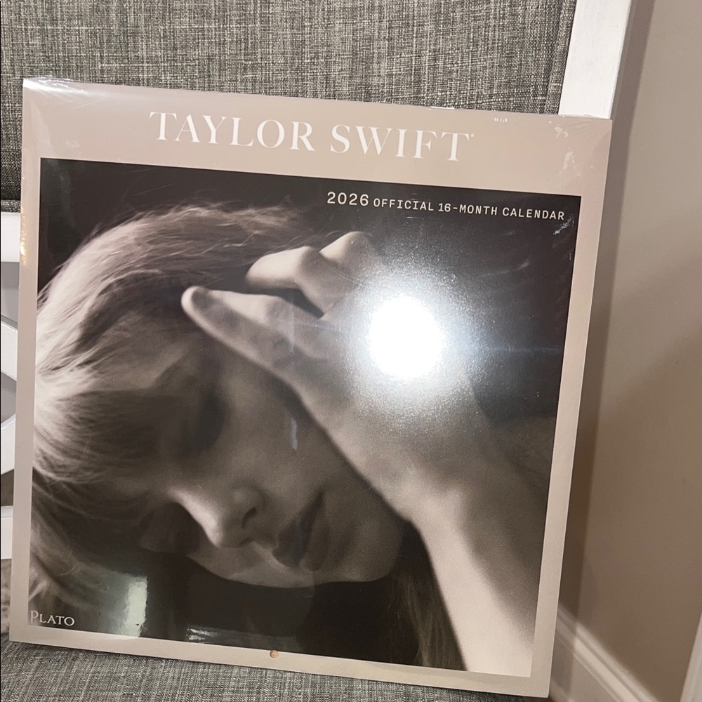 FREE GIFT With purchase - read Taylor Swift 2026 Official Calendar